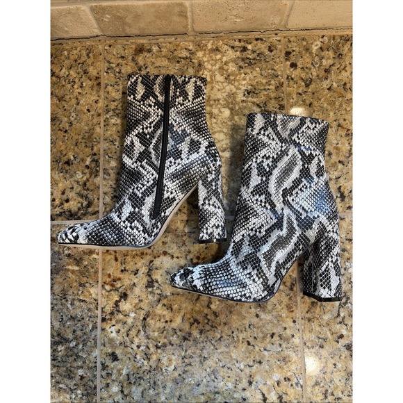 PrettyLittleThing Black Snake High Point Ankle Boot Block Heel Shoes Womens 7 - Picture 3 of 15